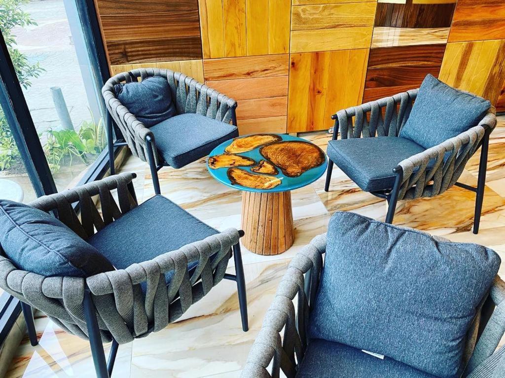 Murex Plaza Hotel & Suites Monrovia Bagian luar foto