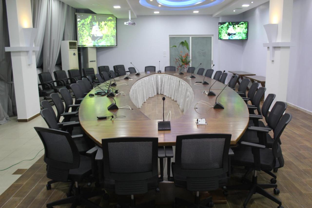 Murex Plaza Hotel & Suites Monrovia Bagian luar foto